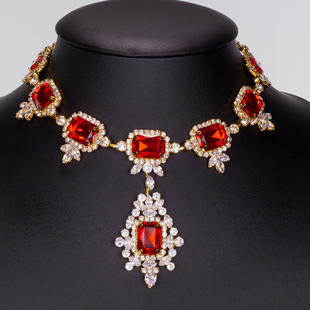 Arany tónusú Emporia Ötvözetű Szett Vörös Emporia® Kristállyal és Fehér Emporia® Kristállyal ( Nyaklánc+Fülbevaló )