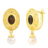 Arannyal Bevont Ezüst Fülbevaló Etiópiai Opállal és Fehér Édesvízi Kagylógyönggyel