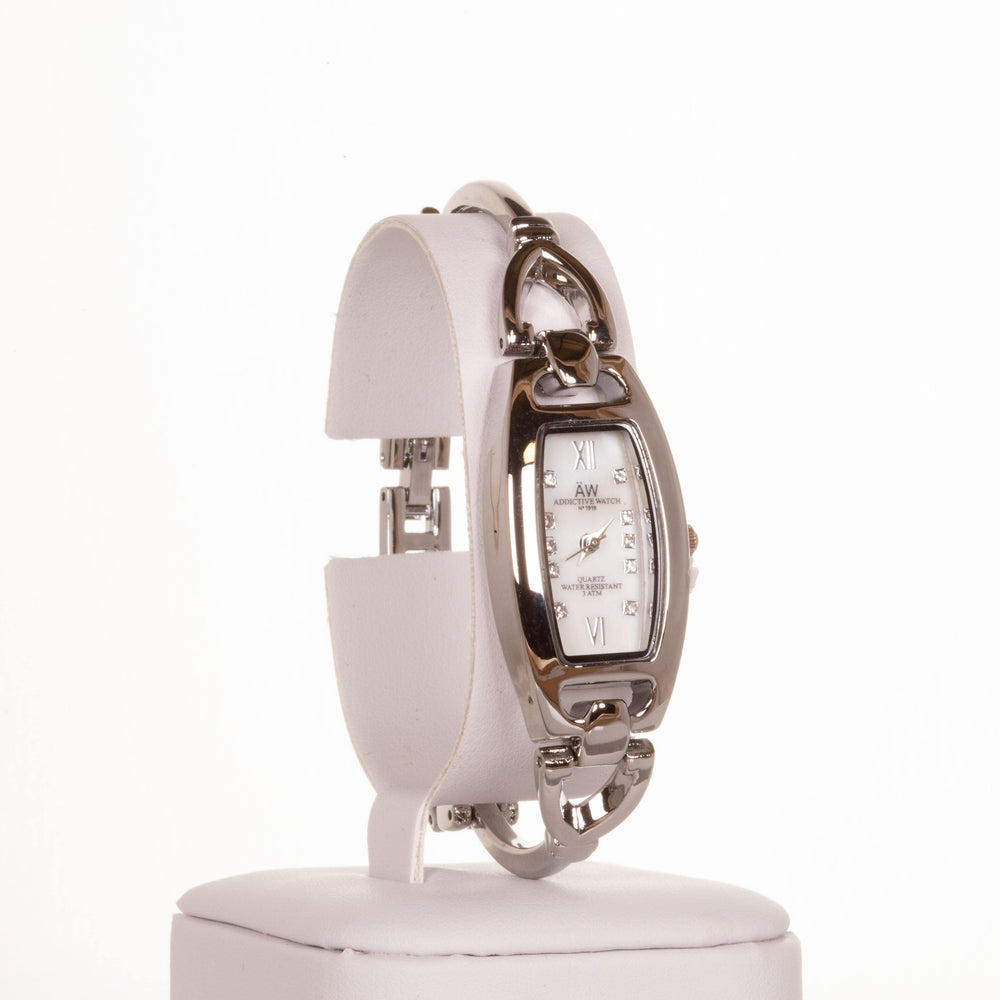 AW ezüst színű női óra vékony háromszög szíjjal és kvarckristályokkal - Multilady.hu